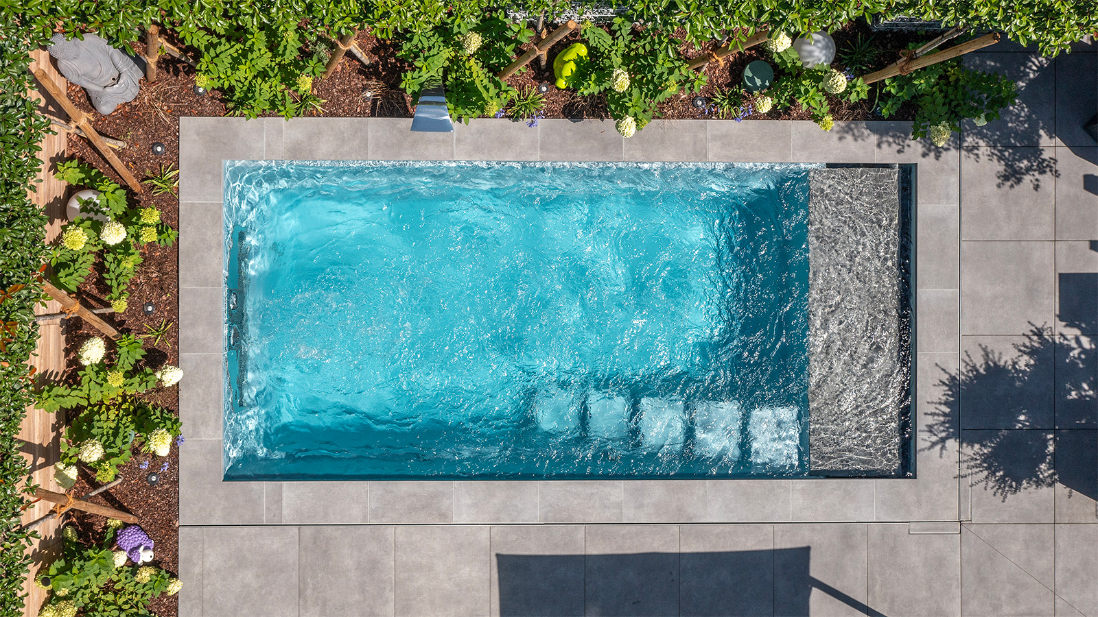 Eine schöne Poolgestaltung von Leisure Pools Basel